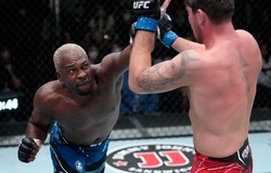 Derek Brunson rạn xương sườn 3 tuần trước khi đánh bại Darren Till 