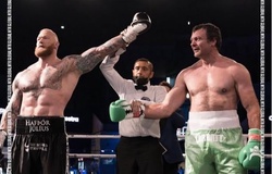 "Thần sấm" Hafthor Bjornsson knockout tượng đài vật tay Devon Larratt trên sàn Boxing