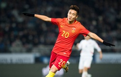 "Siêu dự bị" chấn thương, HLV Trung Quốc như... ngồi trên đống lửa