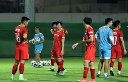 Ông Park lại tráo số áo, Công Phượng mặc số lạ lẫm