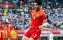 HLV Trung Quốc muốn tận dụng “cây sào” để bắn hạ hàng thủ Việt Nam