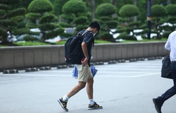 Tuyển Việt Nam tranh thủ thăm gia đình trước ngày hội quân đấu Nhật Bản