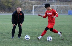 HLV Park Hang Seo "khóc mếu máo" khi thất bại ở trò chơi sút trúng xà ngang