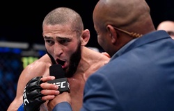 Khamzat Chimaev hủy diệt Li Jingliang tại UFC 267, gửi lời đe dọa tới hạng bán trung