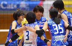 Thanh Thúy và PFU BlueCats thua ngược Toray Arrows