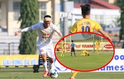 “Quỳ lạy” trọng tài ở giải U21 Quốc gia, quân bầu Đức bị cảnh cáo