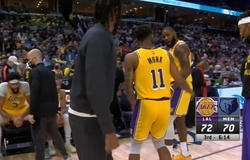 LeBron James mắng xa xả đồng đội Malik Monk ngay trên sân