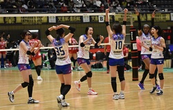 Thanh Thúy xuất sắc đánh bại đội bóng cũ, giúp PFU Blue Cats vào Tứ kết cúp Thiên Hậu