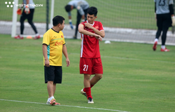 HLV Park Hang Seo loại Đình Trọng ở trận gặp Campuchia