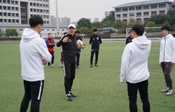 Tuyển Trung Quốc thiết lập dàn trợ lý “khủng” trước trận gặp Việt Nam