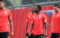 Cầu thủ nhập tịch “biệt tăm”, Trung Quốc lo sốt vó trước trận gặp Việt Nam