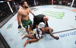 Knockout "Quái thú đen" Derrick Lewis, Tai Tuivasa sánh ngang thành tích nhà vô địch
