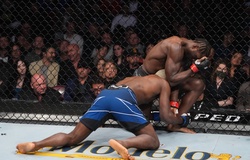 Jared Cannonier hạ Derek Brunson bằng cơn mưa chỏ, đòi tranh đai lập tức