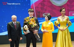 Hoàng Đức lần đầu đoạt Quả bóng vàng nam Việt Nam