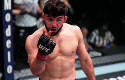 Arman Tsarukyan "tắm máu" Joel Alvarez, nhắm thẳng Top 10 hạng nhẹ UFC