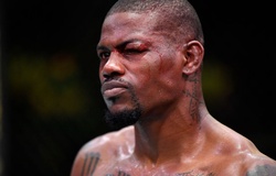 Kevin Holland lại trổ tài hành hiệp, khống chế tay súng tấn công nhà hàng hơn 40 người