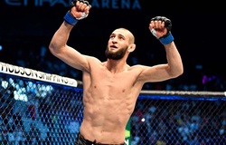 Khamzat Chimaev đáp trả loạt chỉ trích: “Đến Jon Jones cũng ăn đấm trong các trận đầu”