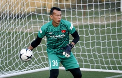 Chỉ còn 2 thủ môn vì COVID-19, HLV Park Hang Seo gọi trở lại Bùi Tấn Trường