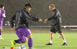 Mưa lớn kéo dài, gió giật mạnh, tuyển Việt Nam vỡ kế hoạch tập luyện ở Nhật