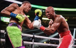 Errol Spence Jr đấm sưng mắt Yordenis Ugas, thống nhất 3 đai WBC-IBF và WBC Super hạng bán trung