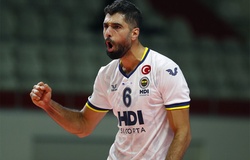 Fenerbahçe gia hạn hợp đồng với chuyền 2 huyền thoại của Iran