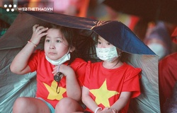 Có một “Việt Trì thu nhỏ” trong lòng Việt Trì: Trải chiếu, đội mưa cổ vũ U23 Việt Nam