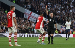 Thẻ đỏ tai hại khiến Arsenal bị Tottenham đe dọa vị trí Top 4
