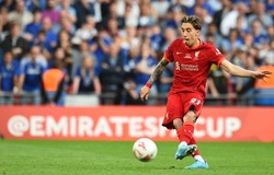 Tsimikas của Liverpool thực hiện phạt đền với cái lưỡi như... Jordan