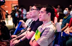 Tiền đạo Văn Toàn trực tiếp đến cổ vũ đội tuyển FIFA Online 4 tại SEA Games 31