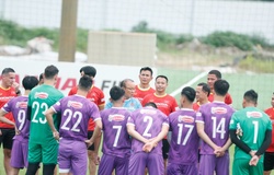 Trợ lý Anh Đức nghiêm khắc với “đàn em” ở tuyển Việt Nam