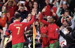 Ronaldo bị những tài năng trẻ gây áp lực ở tuyển Bồ Đào Nha