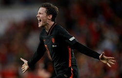 Hà Lan thắng kịch tính trong vòng 100 giây trước Xứ Wales