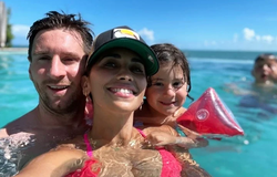 Hình ảnh Messi và vợ trong kỳ nghỉ ở hòn đảo xinh đẹp