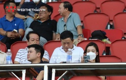 Hoa hậu Đỗ Mỹ Linh xuất hiện cùng con trai bầu Hiển trên sân Hòa Xuân