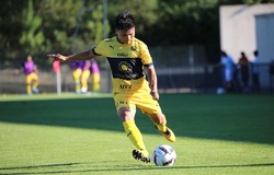 Quang Hải ra sân ở trận giao hữu có 3 thẻ đỏ, bị trọng tài làm hỏng của Pau FC