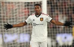 Martial bùng cháy với MU, CĐV nhắc đến Cristiano Ronaldo