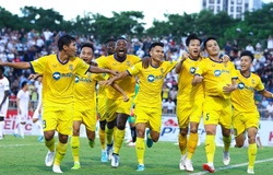 SLNA soán ngôi số 1 Hải Phòng, cầu thủ 19 tuổi Phi Hoàng nhấn chìm Bình Định