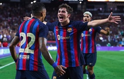 Hậu vệ Real Madrid mắc sai lầm, Raphinha lập tuyệt phẩm cho Barca