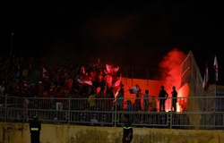 SLNA và Hải Phòng nhận án phạt ở khung nhẹ nhất khi CĐV đốt pháo sáng sân Vinh