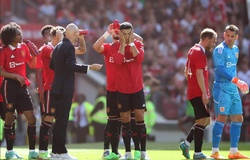 Ronaldo sẽ ngồi ghế dự bị khi bắt đầu mùa giải cùng MU?