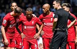 Liverpool lặp lại đội hình kỳ lạ sau 28 năm và chịu chia điểm