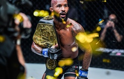Demetrious Johnson phục hận Adriano Moraes, vô địch ONE Championship nhờ combo như Hollywood