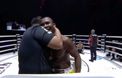 Buakaw Banchamek "moi sườn", knockout đối thủ ngay hiệp 1 trên sàn Boxing tay trần