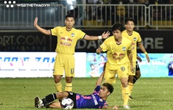 HAGL đánh rơi chiến thắng phút bù giờ cuối cùng, kém Hà Nội 10 điểm