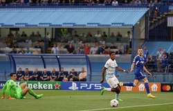 Hậu vệ 70 triệu bảng của Chelsea bị chế giễu như Maguire