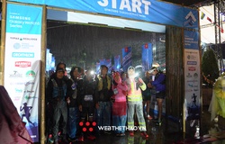 Gần 180 VĐV dầm mưa xuất phát ở cự ly “siêu khủng” 160 km giữa núi rừng Sapa