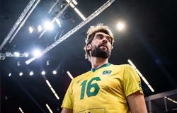 Ngôi sao bóng chuyền Brazil lại vướng bê bối "ngón tay thối"