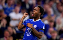 Sterling đạt cột mốc ghi bàn ở Champions League khi chơi ở vị trí lạ