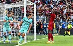 Mourinho nhận thẻ đỏ và nổi cơn tam bành sau khi AS Roma thua đau