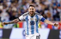 Messi đá phạt tinh quái, lập cú đúp trong 3 phút cho Argentina